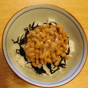 ひじき納豆丼